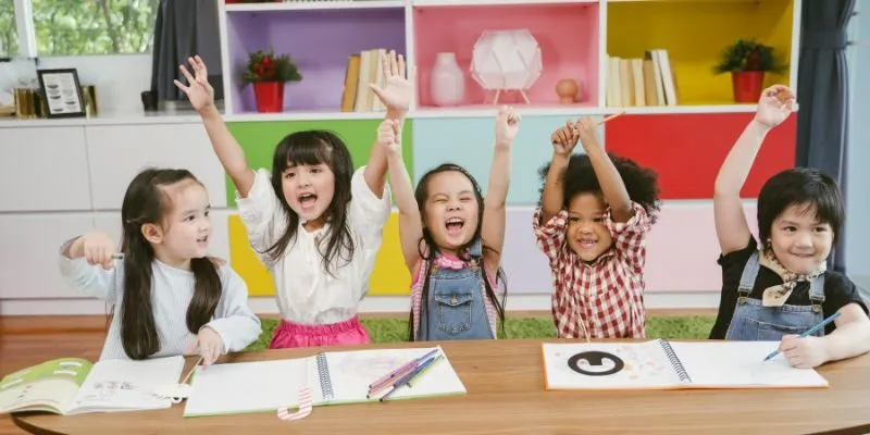 Các Tổ Chức và Trường Học